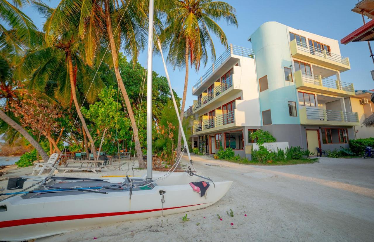 Beach House Dhiffushi Exterior photo