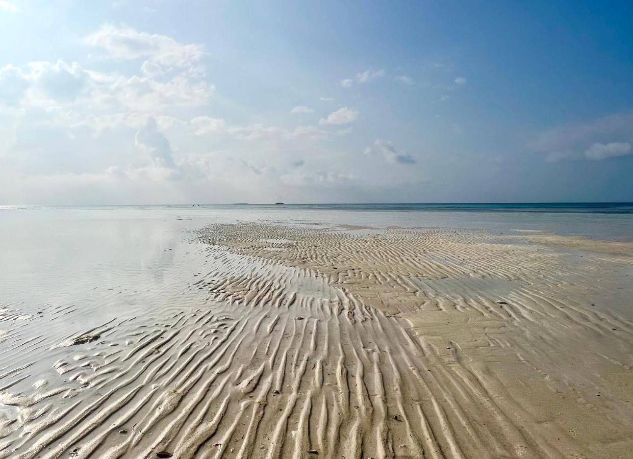 Beach House Dhiffushi Exterior photo